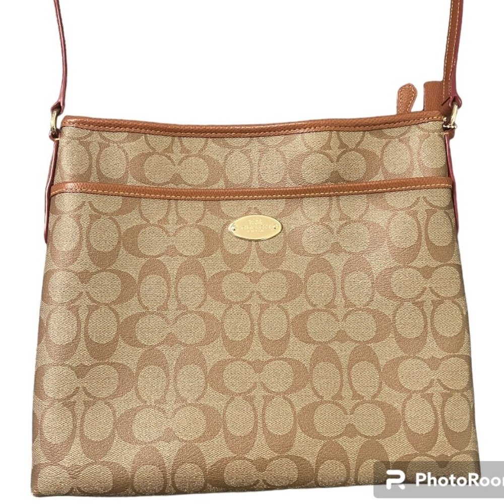 👜💫 Coach Signature File Crossbody Handbag - Everyday Elegance! 💫👜